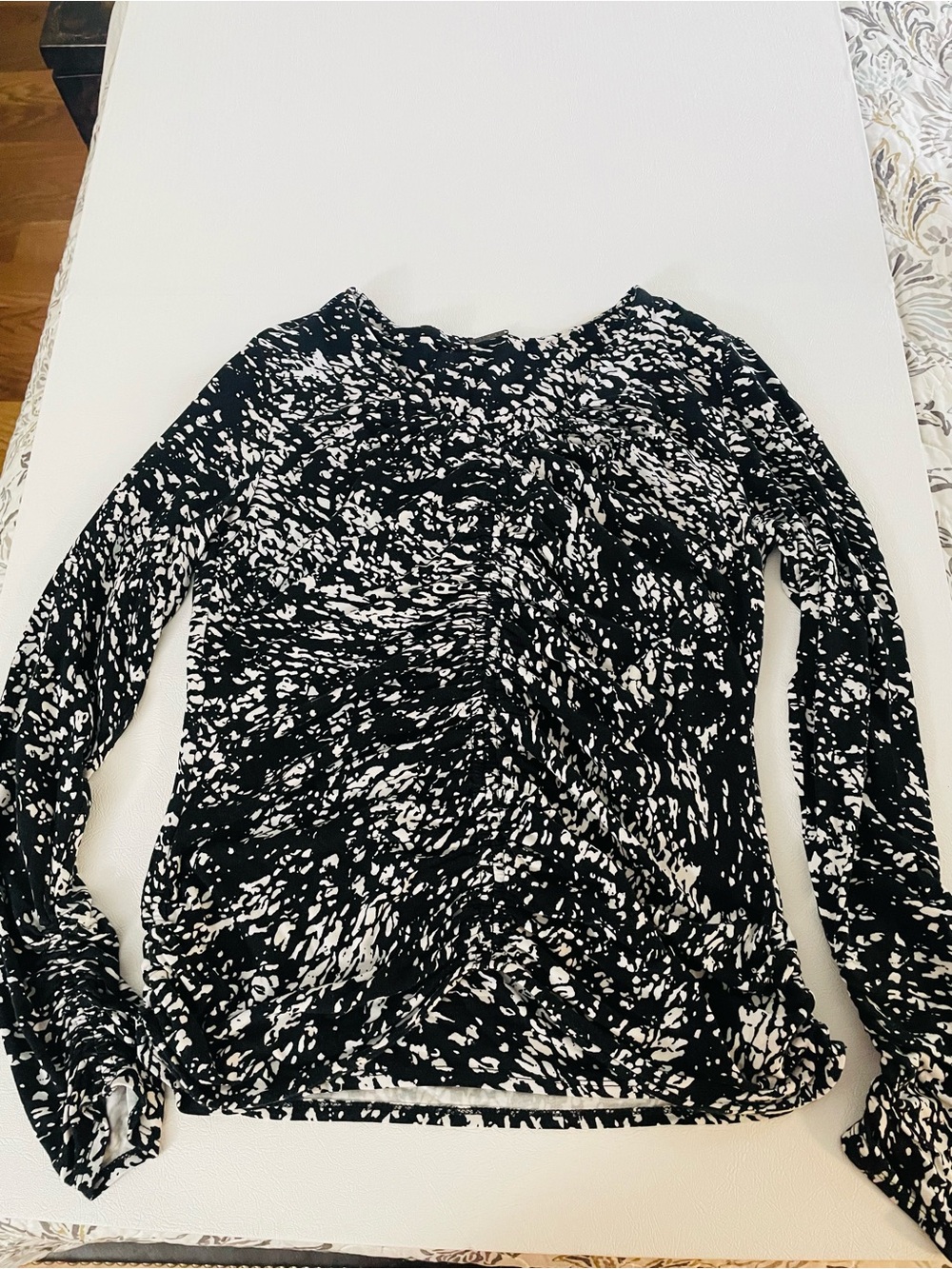 Elie Tahari Black and White Abstract Long-Sleeve Top
